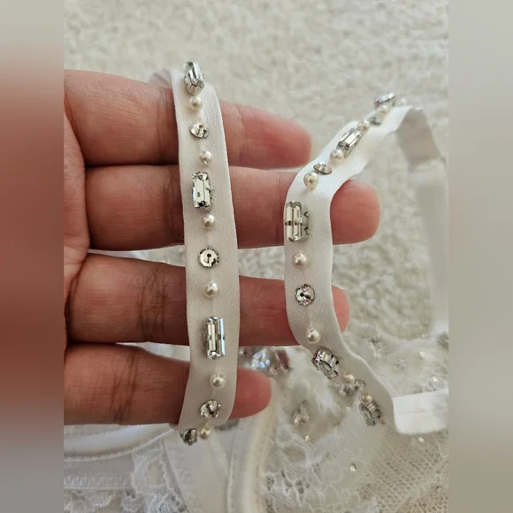 Victorias Secret Designer Collection Swarovski Crystal White Lace Unlined Set